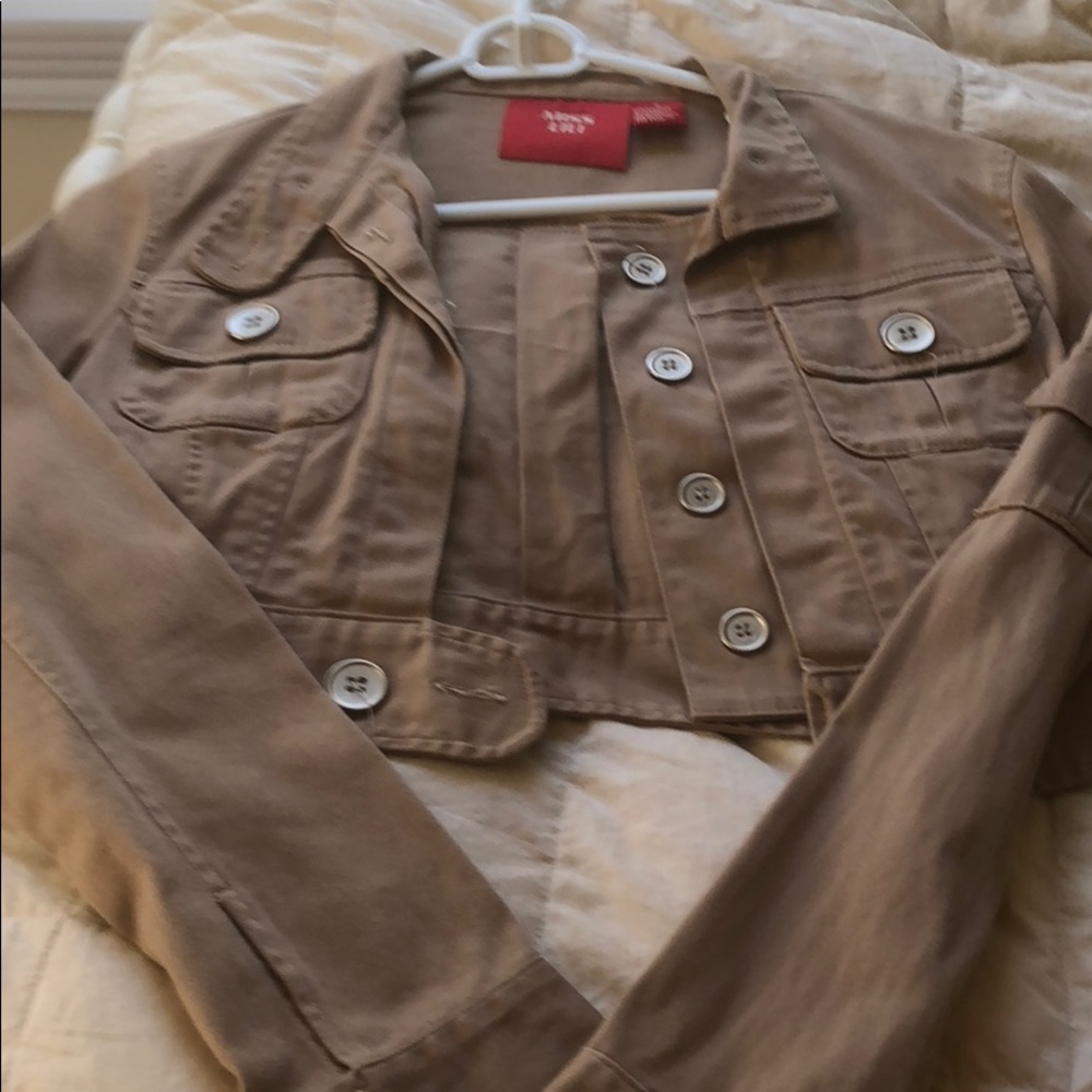 Beige cropped jacket